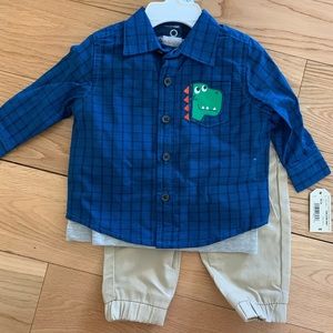 BNWT 3 piece Dinosaur Set
